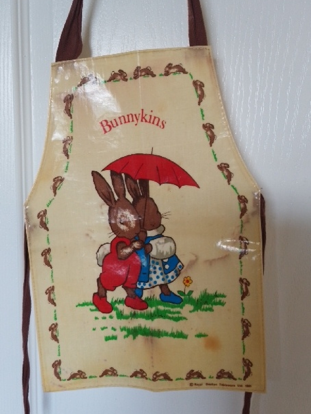 Vintage 1981 Royal Doulton Tableware Kids Apron,Bunnykins With Umbrella